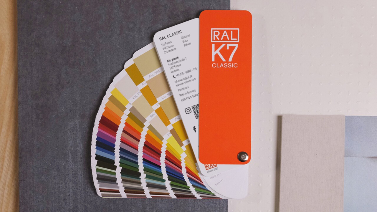 RAL K7 colour fan with all 216 shades of the RAL CLASSIC collection