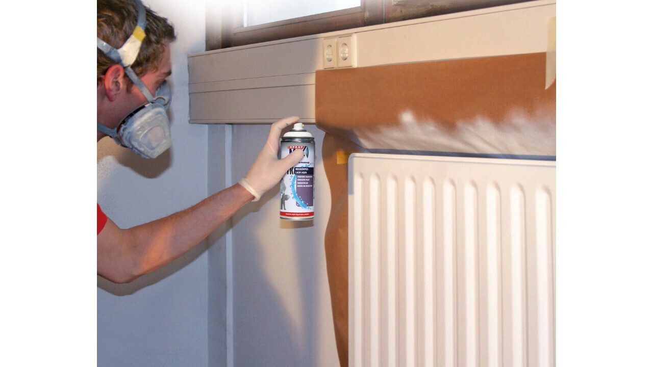 Painting a radiator with SprayMax 1K radiator paint AQUA